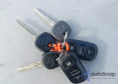 2001 Toyota Sequoia Limited z USA, uszkodzony, nr VIN 5TDBT48A21S004103